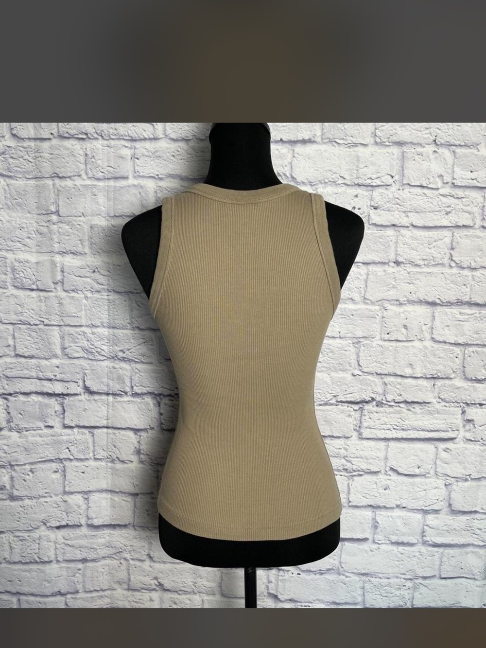 Universal Thread Beige Ribbed Fitted Tank Top Size Small - Picture 2 of 5